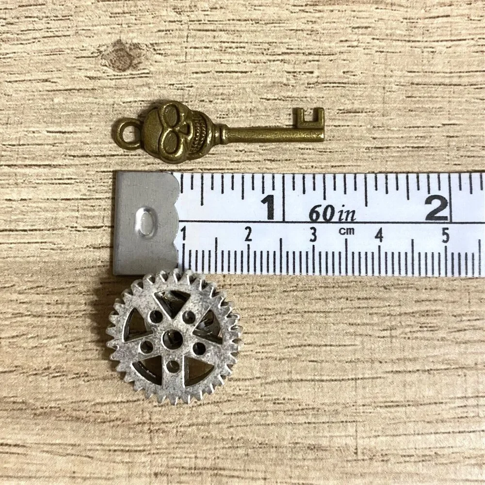 Lot Charms Steampunk Industrial Keys Gears Locks Antiqued Metal Jewelry Crafting